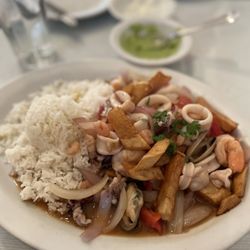 Estampas Peruanas Restaurant - Saltado de Mariscos