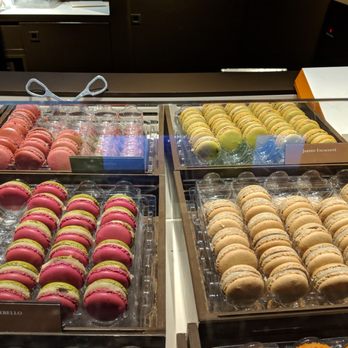 Pierre Hermé - Tasty options! Sun evening 2018-10-21 - Patisserie/Cake Shop Near Me - Paris, 75