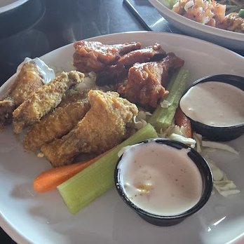 Born And Raised - Wings - Sports Bars Near Me - Las Vegas, Nevada Born And Raised - Wings - Sports Bars Near Me - Las Vegas, Nevada