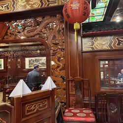 Dragon Palace - Stunning decor