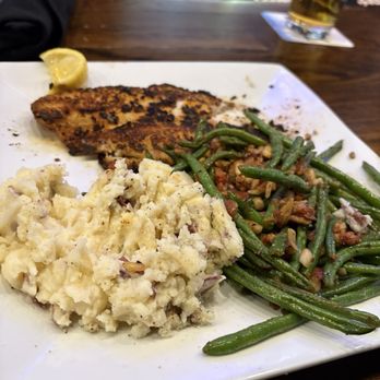 Sidelines Grille - Sports Bars Near Me - Woodstock, Georgia