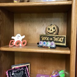 Merry Hall Tree Thrift Shop - 9/22/18