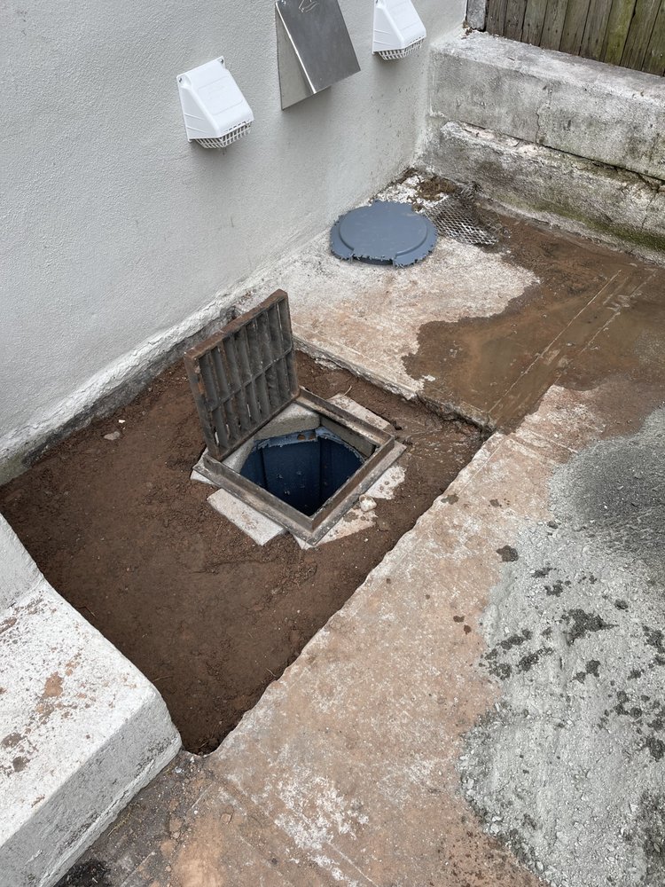 Slide of Clogrooter Services