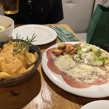 Triki Trac - Carpaccio and potatoes with a spicy sauce. - Tapas Bars Near Me - Barcelona, B