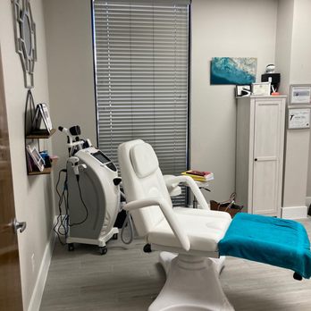 Glamour-N-Glow Skin, Hair, Body - Skin and body-sculpting room - Skin Care Near Me - Kemah, Texas Glamour-N-Glow Skin, Hair, Body - Skin and body-sculpting room - Skin Care Near Me - Kemah, Texas