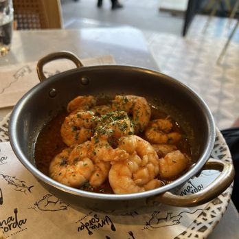 La Malvaloca - Garlic prawn casserole with spicy oil - Tapas Bars Near Me - Seville, SE