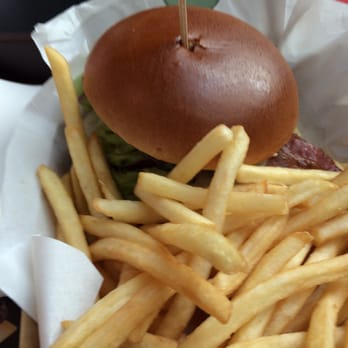 McDonald's - clubmaster burger, pommes - Burgers Near Me - Vienna, 9
