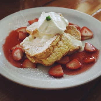Cream Pot - Strawberry Soufflé Pancakes, the airiest pancakes I've ever eaten! - Breakfast & Brunch Near Me - Honolulu, Hawaii