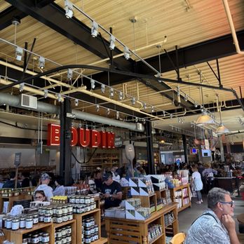 Boudin Bakery Cafe - Inside - Bakeries Near Me - San Francisco, California Boudin Bakery Cafe - Inside - Bakeries Near Me - San Francisco, California