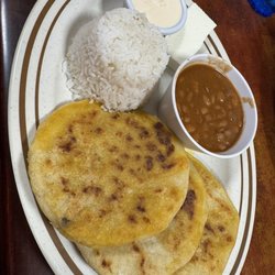 2. Plato Tipico / 2. Typical Dish