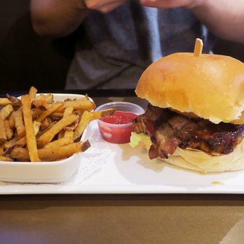 The Crooked Cue - JD Smokehouse Burger - Pool Halls Near Me - Mississauga, Ontario