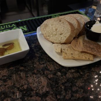 Parea Restaurant - Starter Bread - New American Near Me - Valparaiso, Indiana