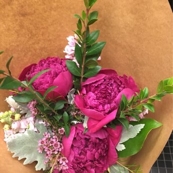 The Paper Daisy Flower Boutique - I was so happy with the way Kim helped me get flowers to my best friend 3 states away! Thank you paper daisy! - Florists Near Me - Columbus, Ohio The Paper Daisy Flower Boutique - I was so happy with the way Kim helped me get flowers to my best friend 3 states away! Thank you paper daisy! - Florists Near Me - Columbus, Ohio
