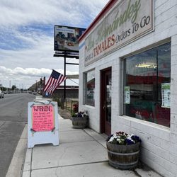 Los Hernandez Tamales - Sign outside store