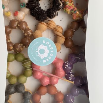 Donutchew - Fair Oaks Mall - Yogurt, cookies and cream, fruit pebbles, Nutella, coffee, churro, matcha, strawberry milk, ube, Thai milk tea, honey black sesame - Desserts Near Me - Fairfax, Virginia