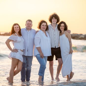 Max Global Media - Natural family moments in a relaxed beach setting. - Videographers Near Me Max Global Media - Natural family moments in a relaxed beach setting. - Videographers Near Me