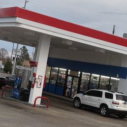 Exxon - cramped fueling area