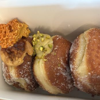 Borough Market - Bread Ahead - Honeycomb, Pistachio, and Coconut - Farmers Market Near Me - London, XGL Borough Market - Bread Ahead - Honeycomb, Pistachio, and Coconut - Farmers Market Near Me - London, XGL