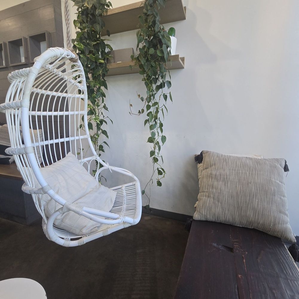 Akamai Coffee - Seating - Coffee & Tea Near Me - Kihei, Hawaii