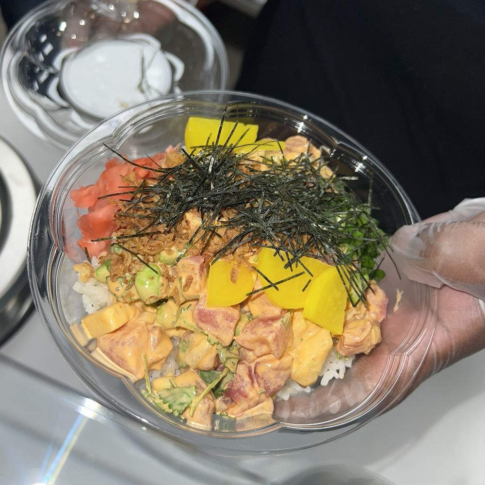 PokeMoto - Hawaiian bowl with a few additions! I absolutely love it! - Poke Near Me - Somerville, Massachusetts PokeMoto - Hawaiian bowl with a few additions! I absolutely love it! - Poke Near Me - Somerville, Massachusetts