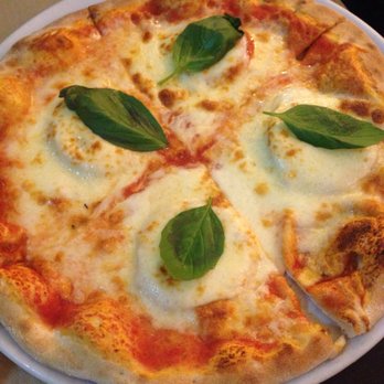 Il Bocconcino - Caprese pizza 10/10 - Italian Near Me - Valencia, V Il Bocconcino - Caprese pizza 10/10 - Italian Near Me - Valencia, V