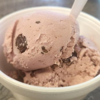 Chilly Willy's Ice Creams & Grill - Raspberry Truffle - Ice Cream & Frozen Yogurt Near Me - Olney, Illinois