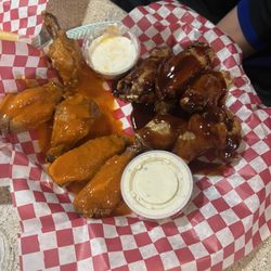 McGuires Grill & Bar - Buffalo and BBQ 10 Chicken Wings with 2 Sauces