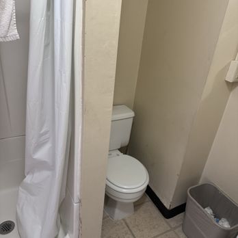 Buena Vista Hotel - Bathroom - Hotels Near Me - Avalon, California