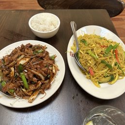 Mongolian Beef and Stir-Fried Curry Mi Fun Mongolian Beef and Stir-Fried Curry Mi Fun