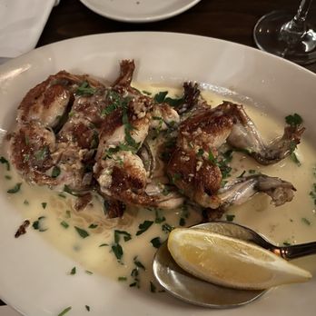Hugo's Frog Bar & Fish House - Frog legs - Seafood Near Me - Chicago, Illinois