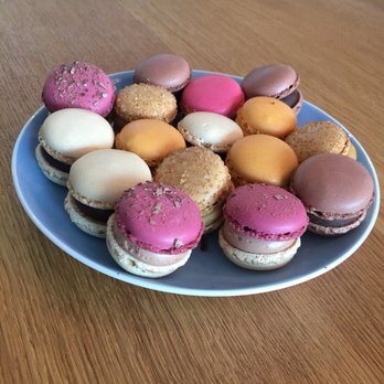 Sprüngli - Chocolatiers & Shops Near Me - Zürich, ZH