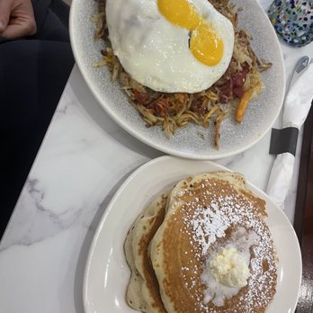 Mornings Breakfast & Brunch - Beef hash and egg - Breakfast & Brunch Near Me - Fishers, Indiana