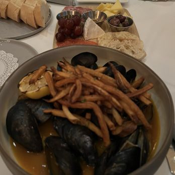 The Heritage Grille & Wine Barrel - Mussels - Wine Bars Near Me - Wake Forest, North Carolina The Heritage Grille & Wine Barrel - Mussels - Wine Bars Near Me - Wake Forest, North Carolina