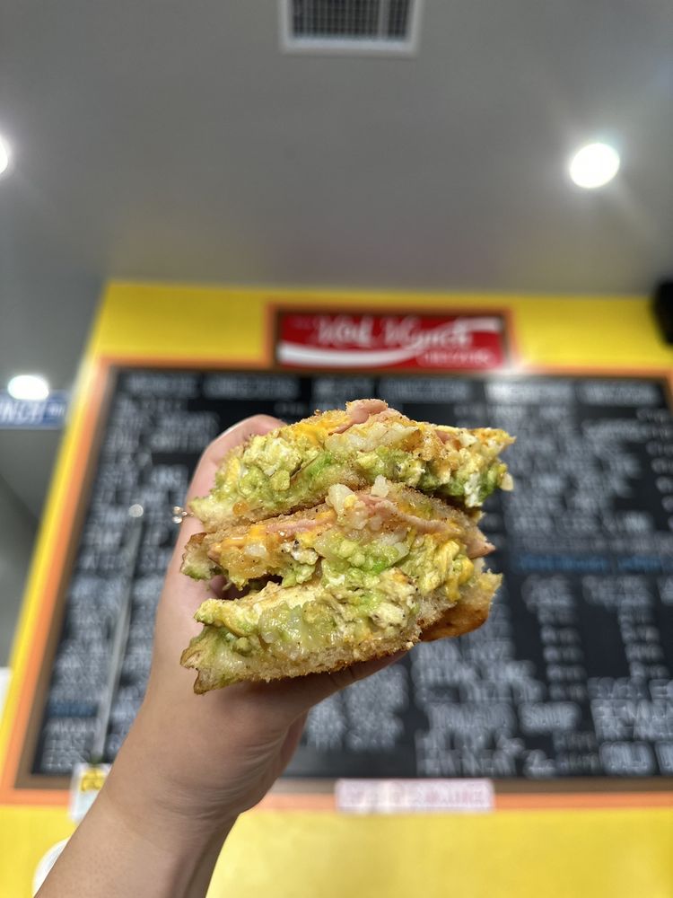 Food from Mad Munch Grilled Cheezer