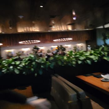 Earls Kitchen + Bar - Interior - New American Near Me - Bellevue, Washington Earls Kitchen + Bar - Interior - New American Near Me - Bellevue, Washington