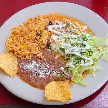 Mama Mayra's Kitchen - Chile Relleno plate (no cheese in the relleno, though... not sure why.) - Mexican Near Me - Eugene, Oregon