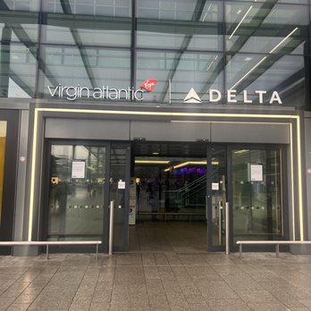 Heathrow Airport - Delta arrivals - Airports Near Me - Hounslow, XGL
