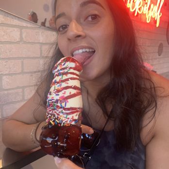 Willies - Desserts Near Me - Chicago, Illinois