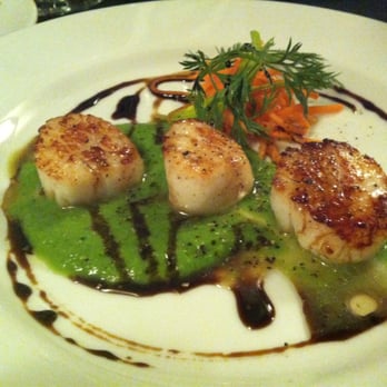 Il Nido Italian Restaurant - Seared scallops appetizer - Italian Near Me - Vancouver, British Columbia Il Nido Italian Restaurant - Seared scallops appetizer - Italian Near Me - Vancouver, British Columbia