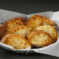 Do North Pizzeria & Pub - Our delicious garlic cheese bread!