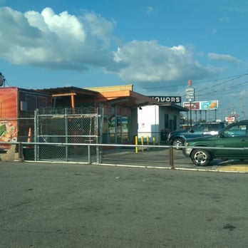 Tacos Los Jarochos - a taco truck parked in front of a restaurant - Food Trucks Near Me - Memphis, Tennessee Tacos Los Jarochos - a taco truck parked in front of a restaurant - Food Trucks Near Me - Memphis, Tennessee