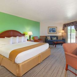 Apple Tree Inn - King Room with a Sofa