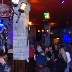 Agostea - Im "Rittersaal" trifft man sich auf leckere Cocktails oder eine der vielfältigen Kaffeekreationen bei gedämpfter Musik und