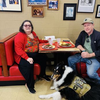 Arnold's Country Kitchen - Lunch with service dog - Southern Near Me - Nashville, Tennessee