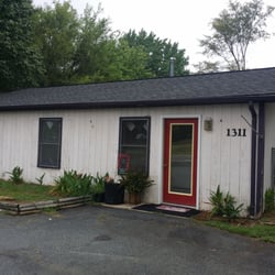 Mutt Hut Pet Hotel & Grooming Salon - Mutt Hut building