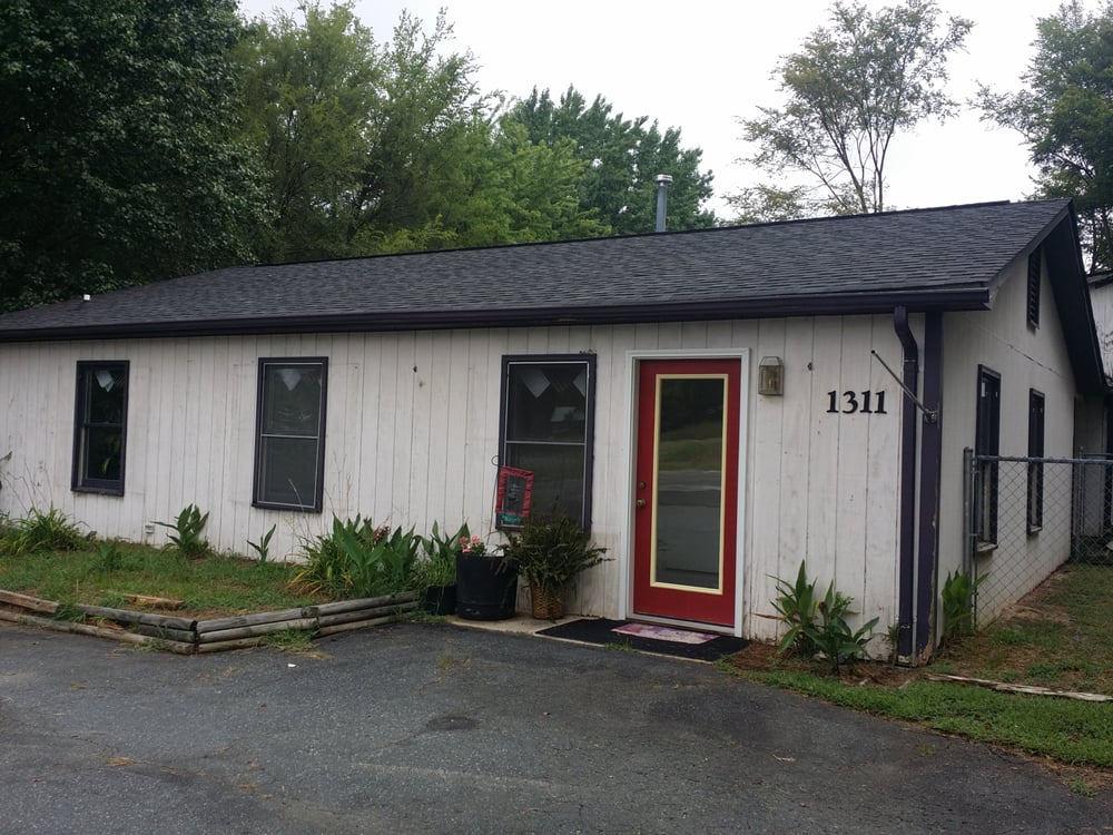 Mutt Hut Pet Hotel & Grooming Salon - pet boarding facility in Kannapolis, NC
