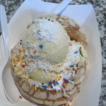 Valley Ice Cream Shop - Concha with vanilla ice cream, sprinkles and coconut flakes - Ice Cream & Frozen Yogurt Near Me - Phoenix, Arizona Valley Ice Cream Shop - Concha with vanilla ice cream, sprinkles and coconut flakes - Ice Cream & Frozen Yogurt Near Me - Phoenix, Arizona