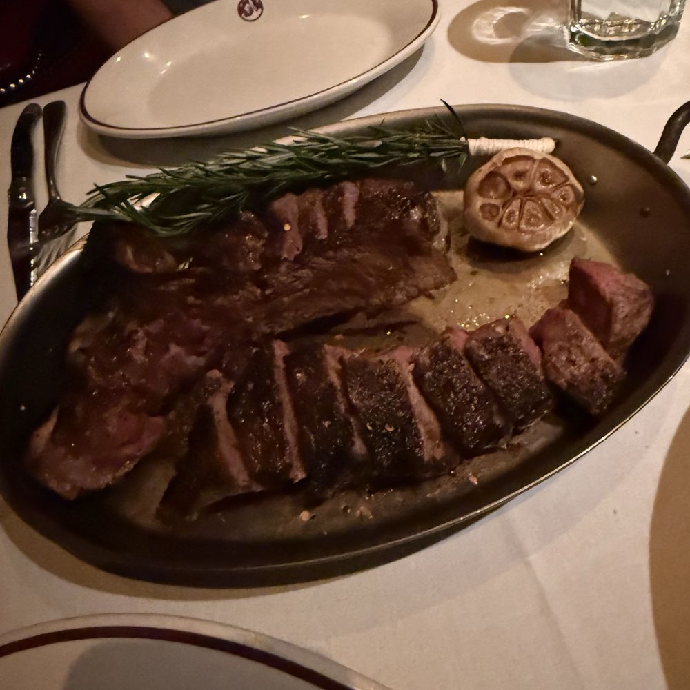 Drake's Hollywood - Steakhouses Near Me - Houston, Texas Drake's Hollywood - Steakhouses Near Me - Houston, Texas