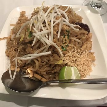 Lemon Leaf Thai Restaurant - Chicken Pad Thai - Thai Near Me - Mineola, New York Lemon Leaf Thai Restaurant - Chicken Pad Thai - Thai Near Me - Mineola, New York