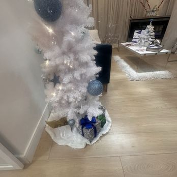 DC Beauty Bar - The waiting area. - Medical Spas Near Me - Milton, Ontario DC Beauty Bar - The waiting area. - Medical Spas Near Me - Milton, Ontario